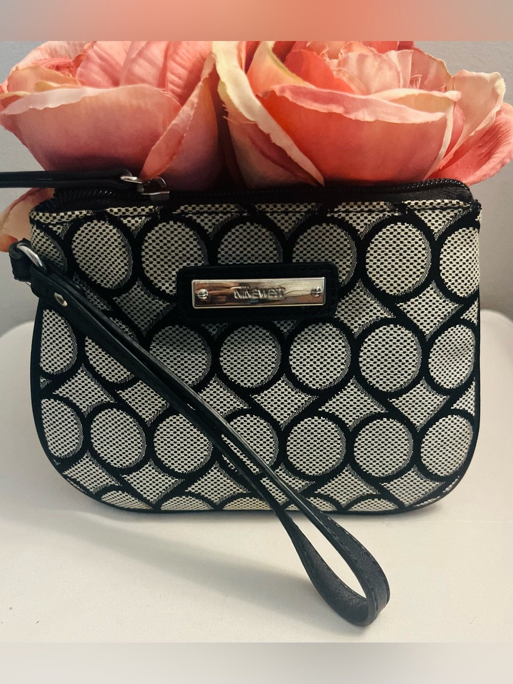 NINE WEST Women's Black/Gray Medium Size Top Zip Wristlet.